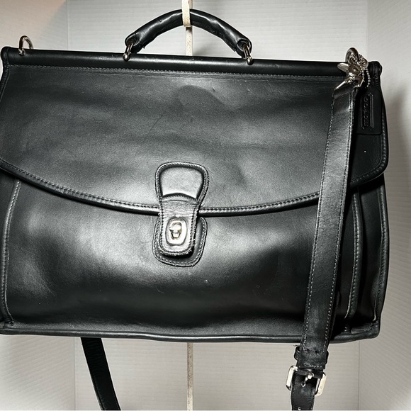 Vintage Coach Beekman Leather Messenger
F13-5266 - Picture 1 of 13